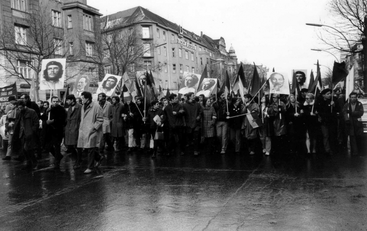 49. 1968 pour le  Vietnam Kurfürstendamm.JPG