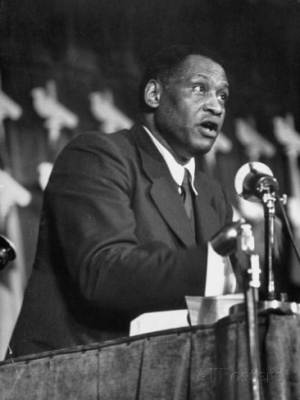 23. Paul Robeson Paris 1949.jpg