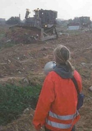  Corrie Rachel -220px-Rachel_Corrie_2003_March_16_cropped.jpg