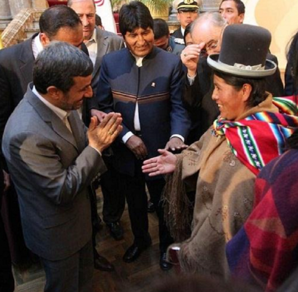 7. Ahmadinejad en Bolivie.png