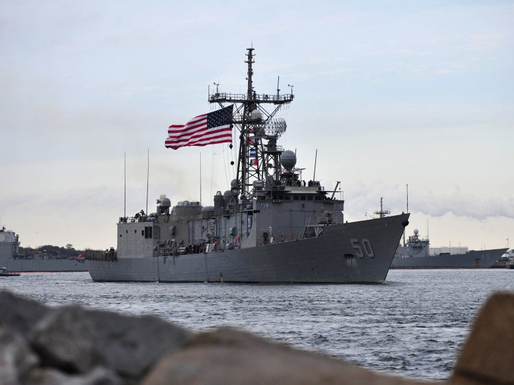 2. USS_Taylor_(FFG-50)_leaving_Mayport_in_January_2014.JPG
