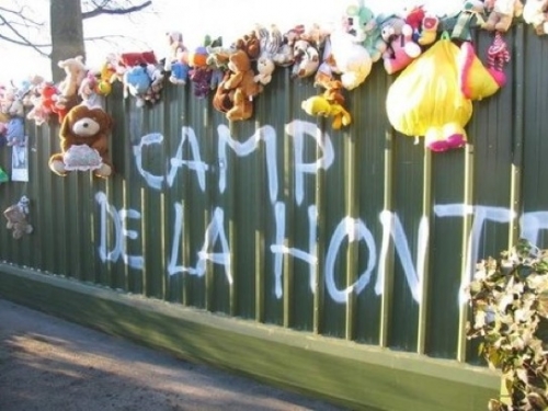 39 - Manif contre la détention d'enfants au camp de Vottem.jpg