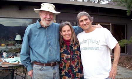 3. Harvey Wasserman avec Pete & Toshi Seeger.jpg