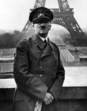 6.hitler visite paris.jpg