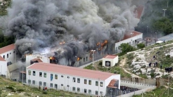 45 - Parfois ils y mettent le feu - Lampedusa.jpg