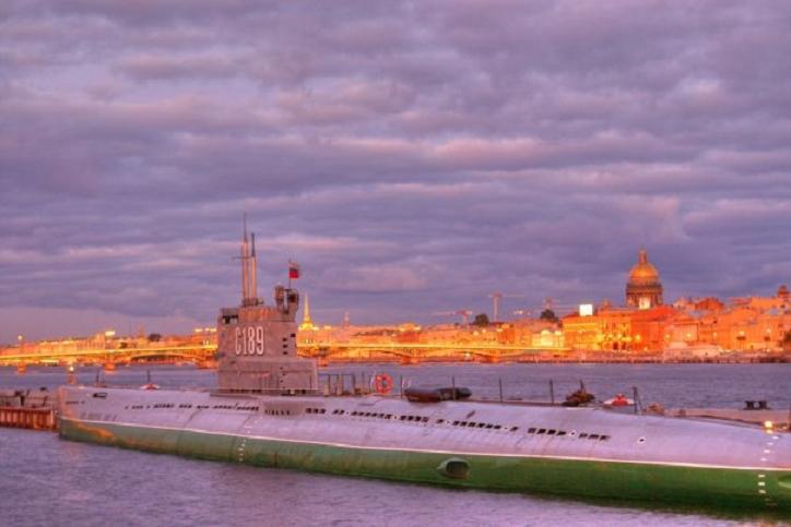 1. Sous-marin S-359 amarré Neva.JPG