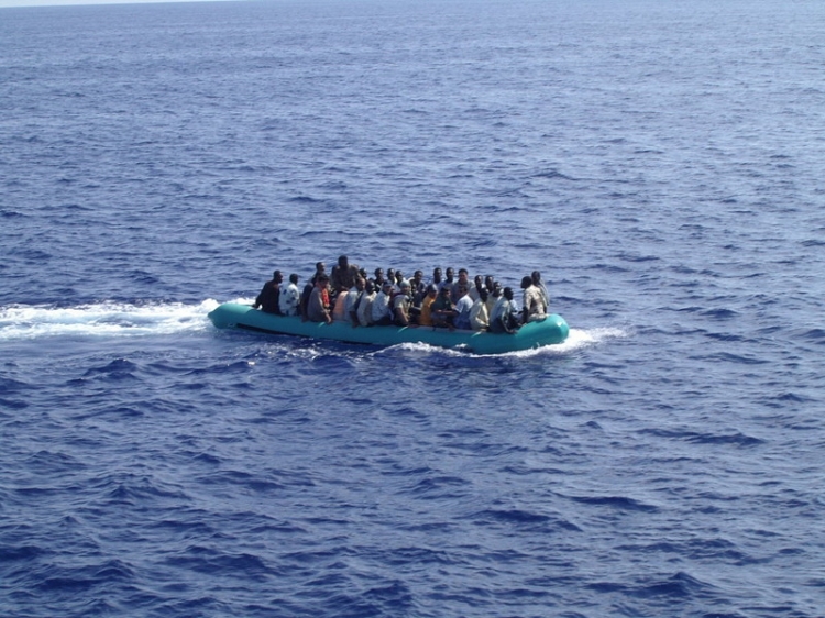 32 - Arrivo_di_clandestini_nel_mare_di_Lampedusa.jpg