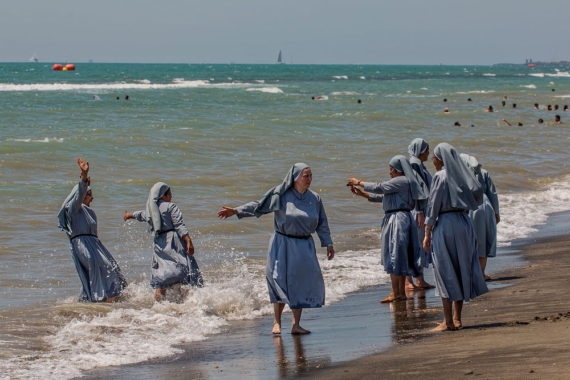 21. BURKINI BONNES SOEURS.JPG