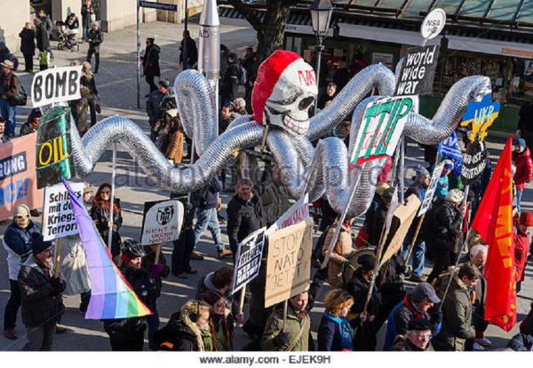 53. Allemagne 2antiwar-march-procession-against-expansion-of-presence-north-atlantic-ejek9h.jpg