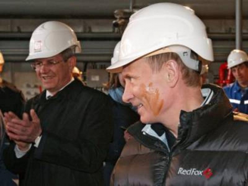 9. putin-crude-oil.jpg