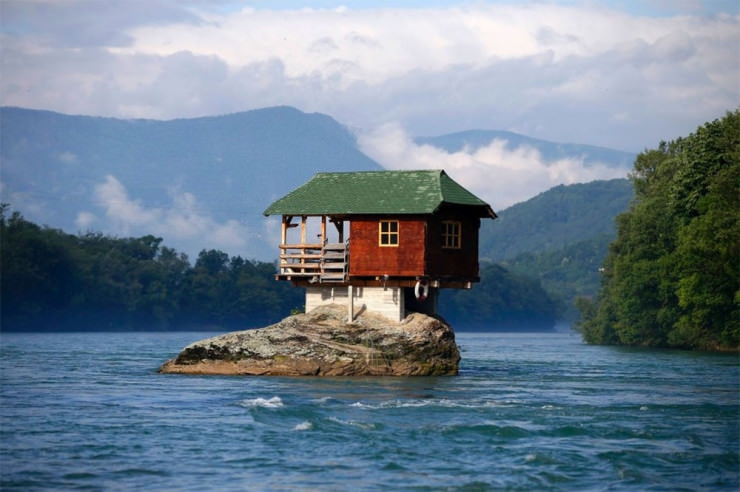 1. bateau maison sur la Drina.JPG