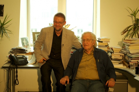 6. chomskyvltchek.jpg