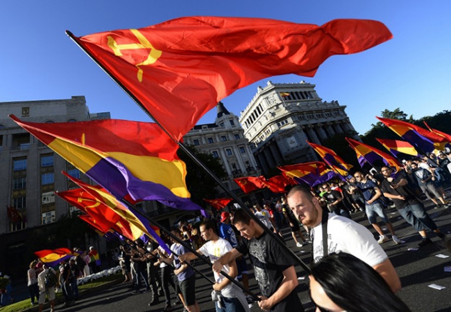 8. Madrid drapeau rouge.jpg