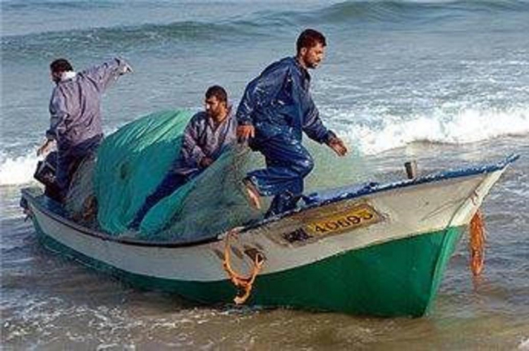 1. Gaza petit_bateau_de_pe_che_attaque_gaza-2-fc0d9-d0bf8.jpg