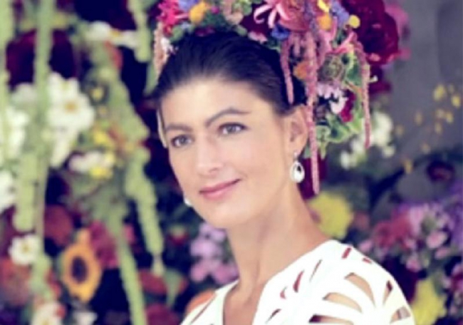 4. sahra-wagenknecht-posa-para-gala-2.jpg