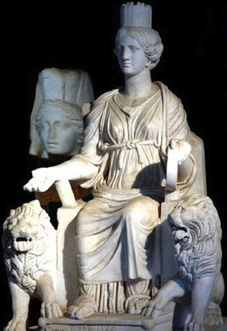 11. Cybèle, la Dame Noire de Pessinonte (ici anthropomorphisée et blanche) entre ses deux lions..jpg
