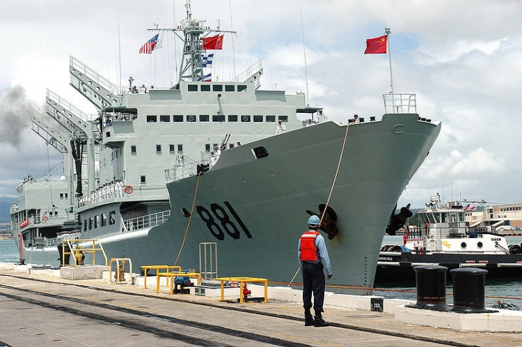 1. Navire de ravitaillement de type 905 (Fuqing class).JPG