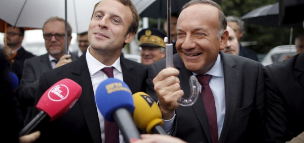 14. Emmanuel-Macron_Pierre-Gattaz-945x445.jpg