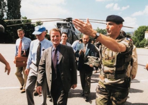 15. Bernard_Kouchner_Kosovo_1999.jpg