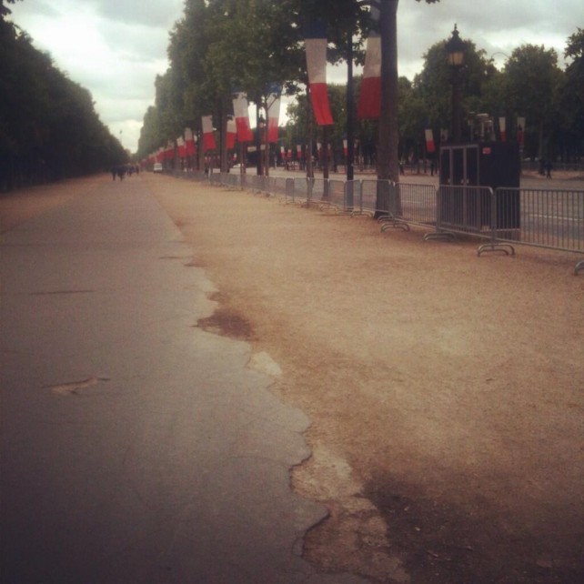 8. Champs Elysées 8 mai.jpg