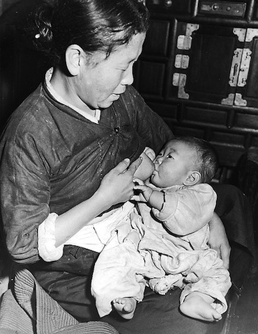 023. mother child korea.jpg