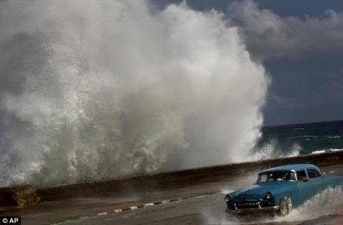 Cuba 9 - Malecon article-2223047-15AFCE27000005DC-11_634x417.jpg