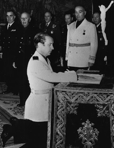 17. samaranch  kneeling franco1967.jpg