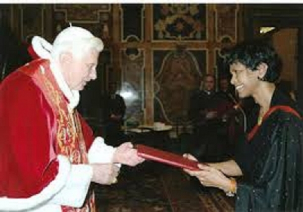 14. Tamara ambassadrice au Vatican.jpg